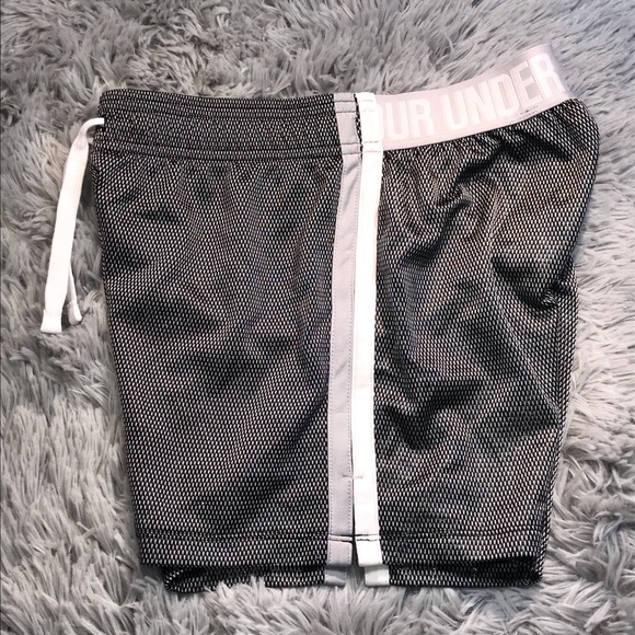 3/$34 UNDER ARMOUR HEAT GEAR SHORTS SILVER/GREY GIRLS SIZE  M/YOUTH - Picture 4 of 16